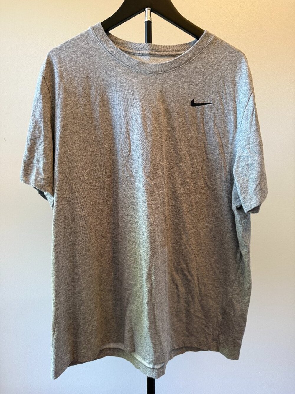 Nike Gray Graphic T-Shirt with Black Swoosh Logo Size XL